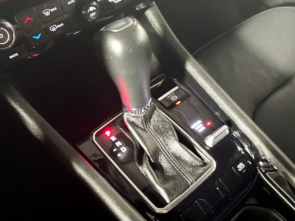 2023 Jeep Compass Limited photo 9