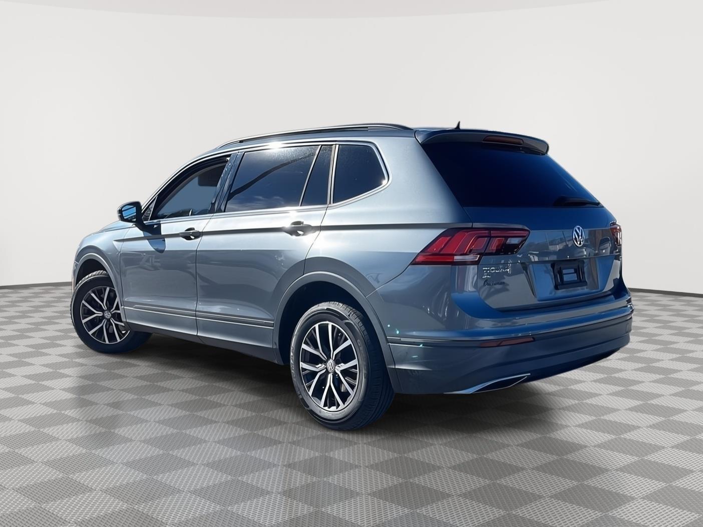 2019 Volkswagen Tiguan SEL R-Line photo 4