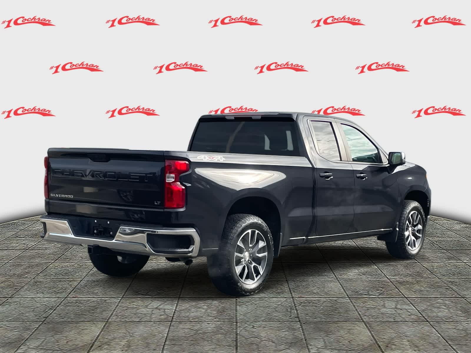 2022 Chevrolet Silverado 1500 LT photo 2