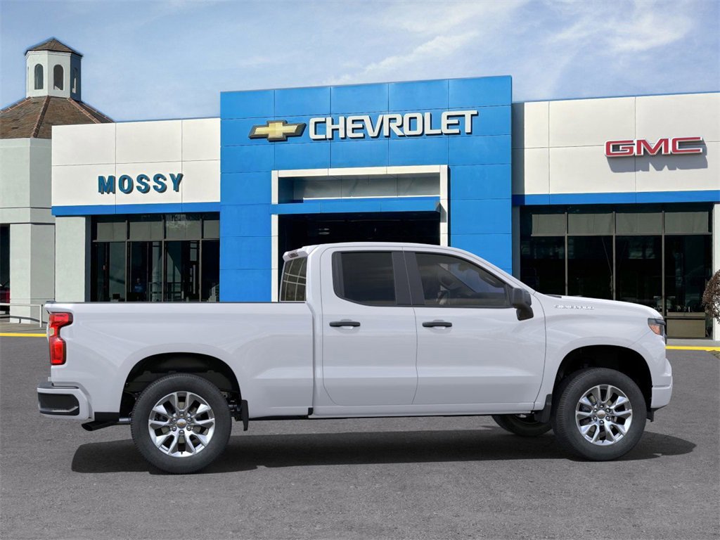 2025 Chevrolet Silverado 1500 Custom photo 5