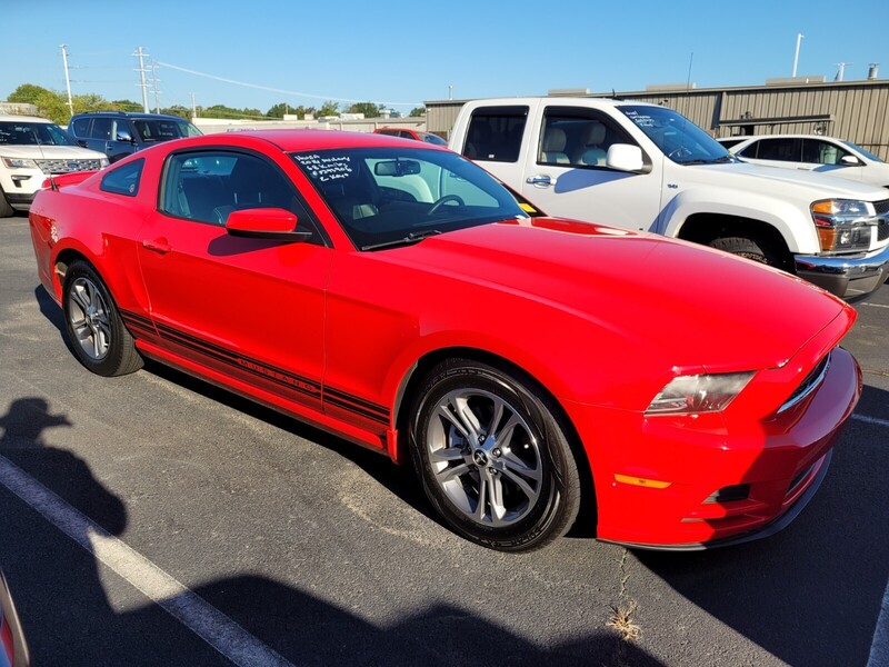 2014 Ford Mustang V6 Premium photo 10