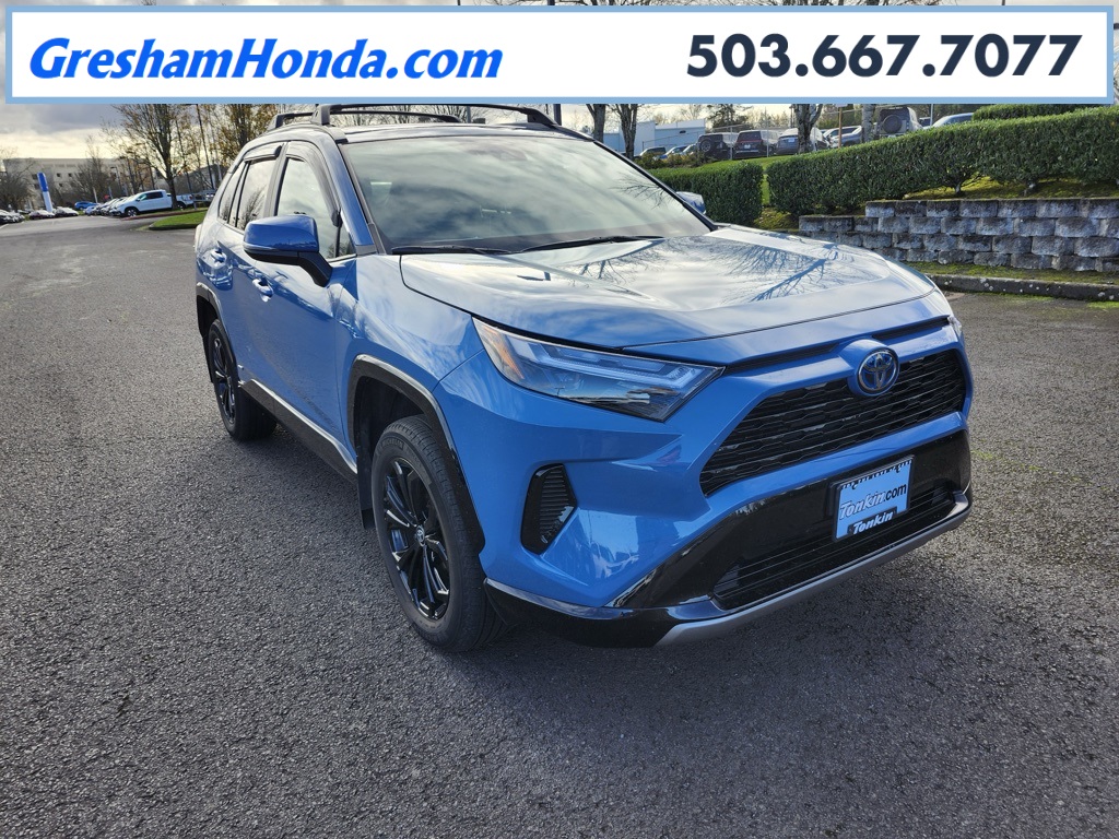 2022 Toyota RAV4 SE's photo