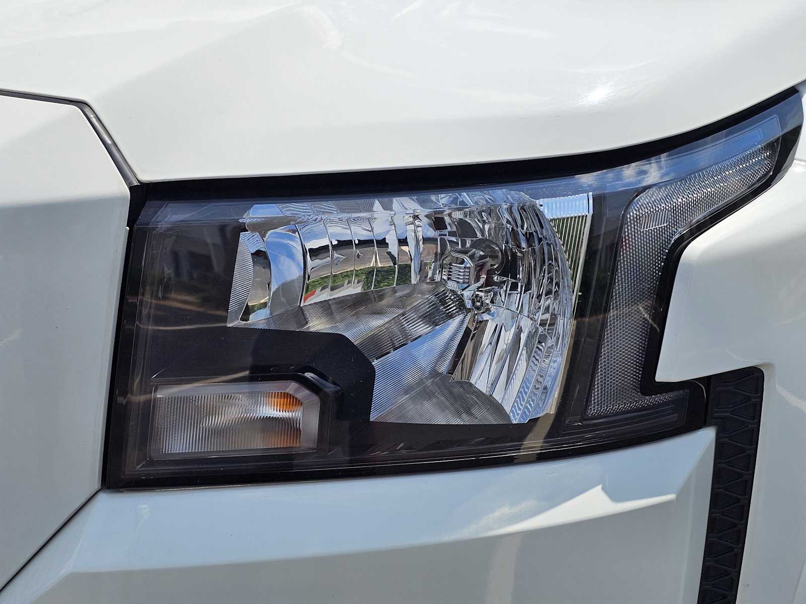 2024 Nissan Frontier SV photo 4