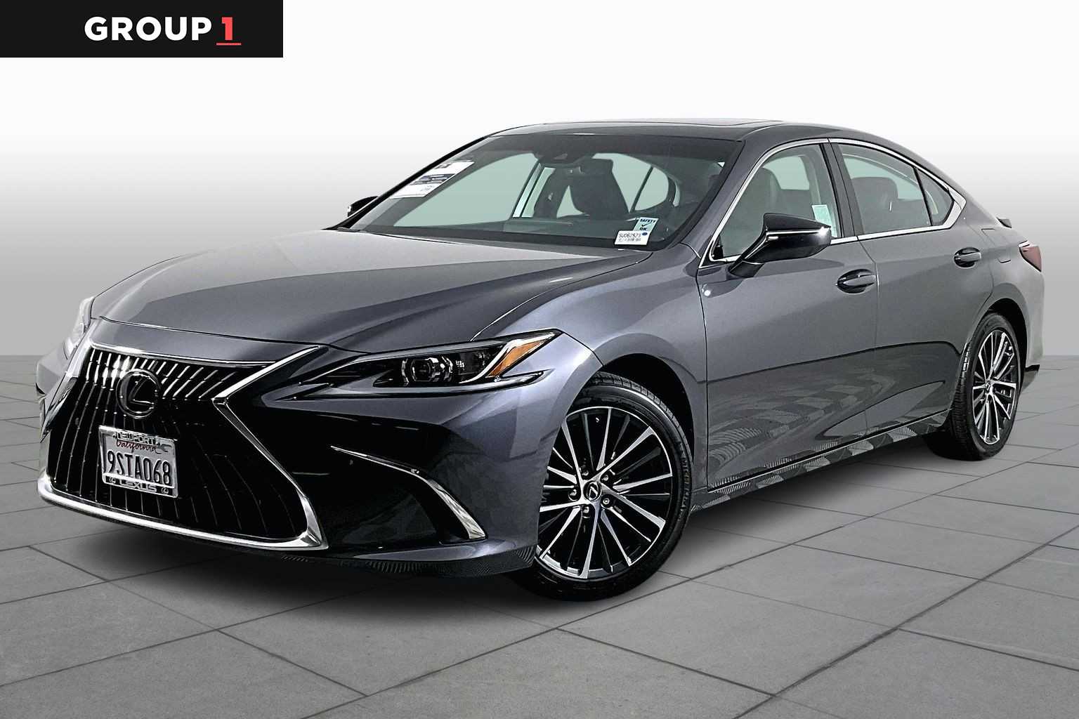 2025 Lexus ES Hybrid 300h's photo