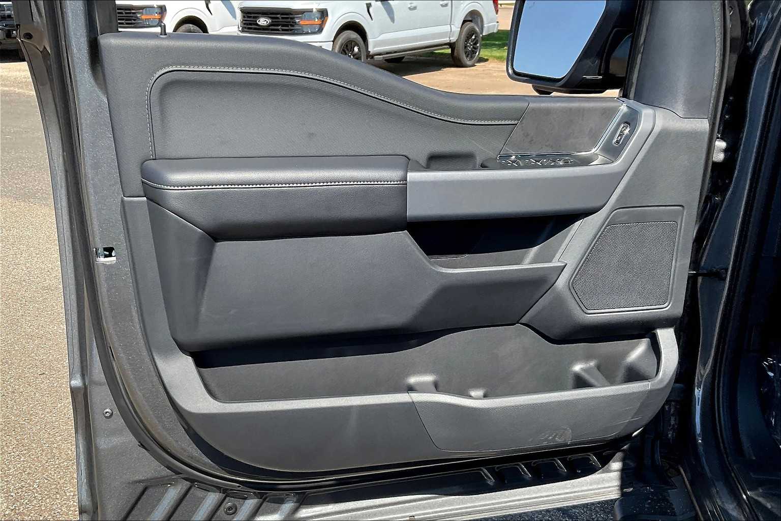 2025 Ford F-150 XLT photo 10