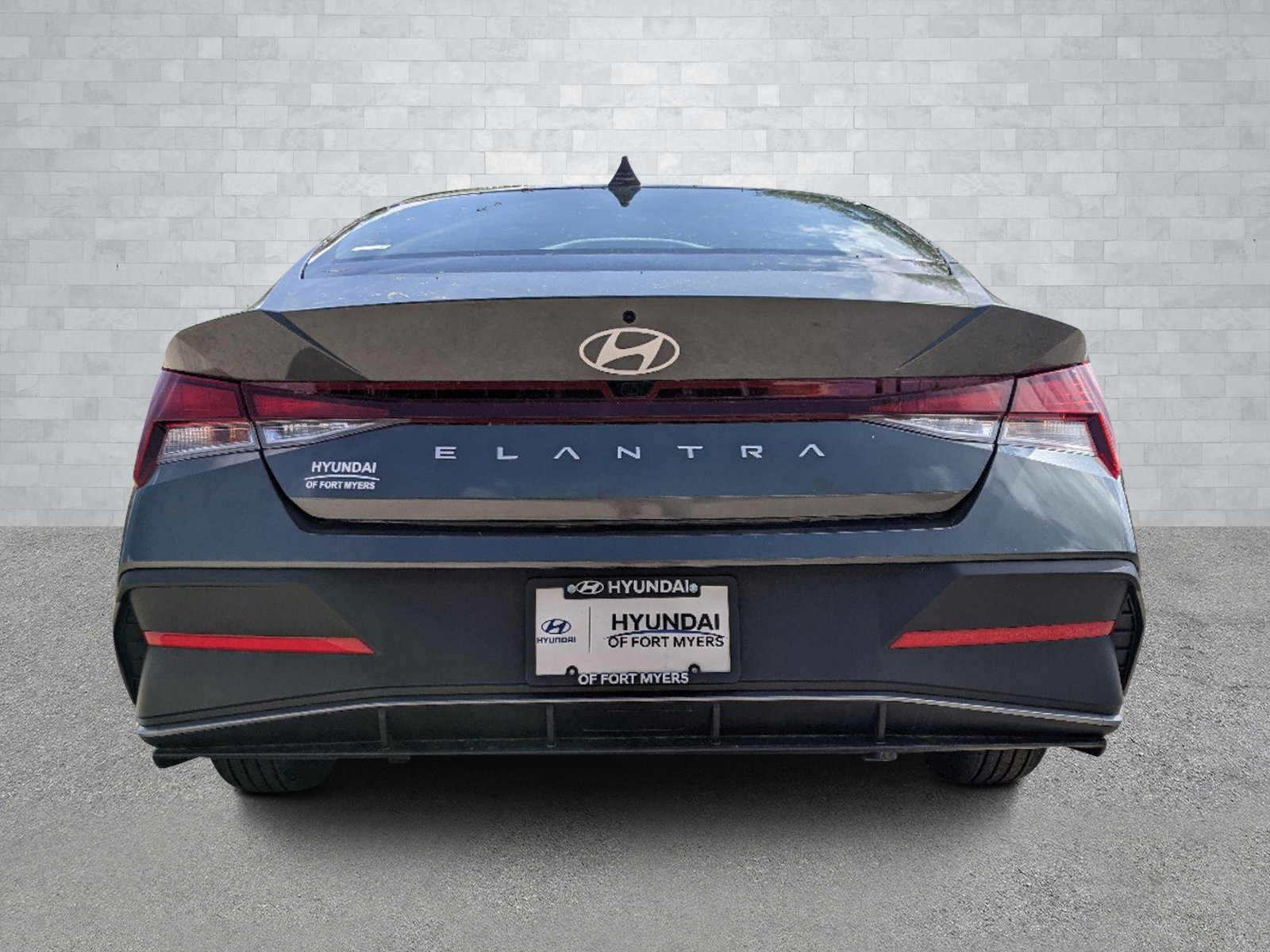 2025 Hyundai Elantra SEL Sport photo 5