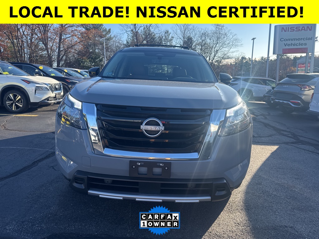 2025 Nissan Pathfinder Platinum photo 2