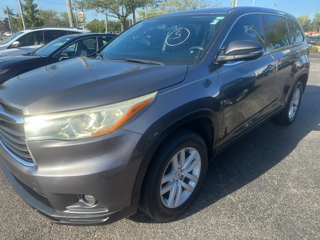 2015 Toyota Highlander LE photo 3