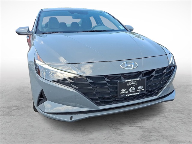 2023 Hyundai Elantra SEL photo 2