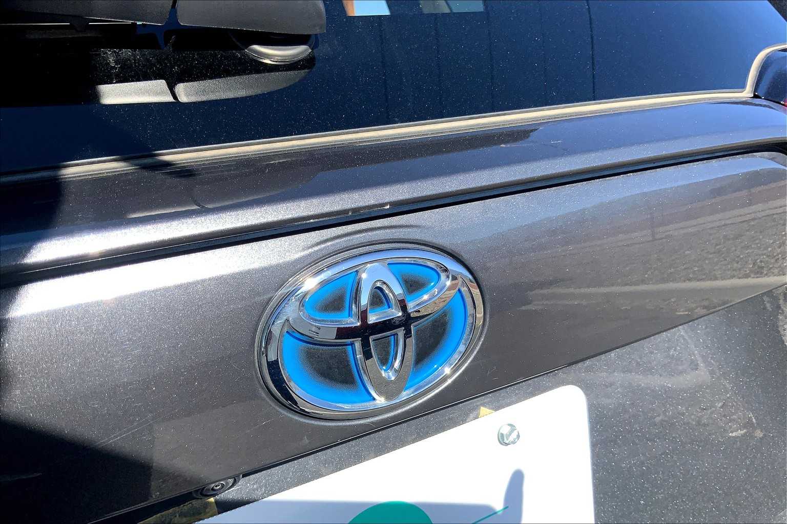 2023 Toyota RAV4 Hybrid XLE photo 26