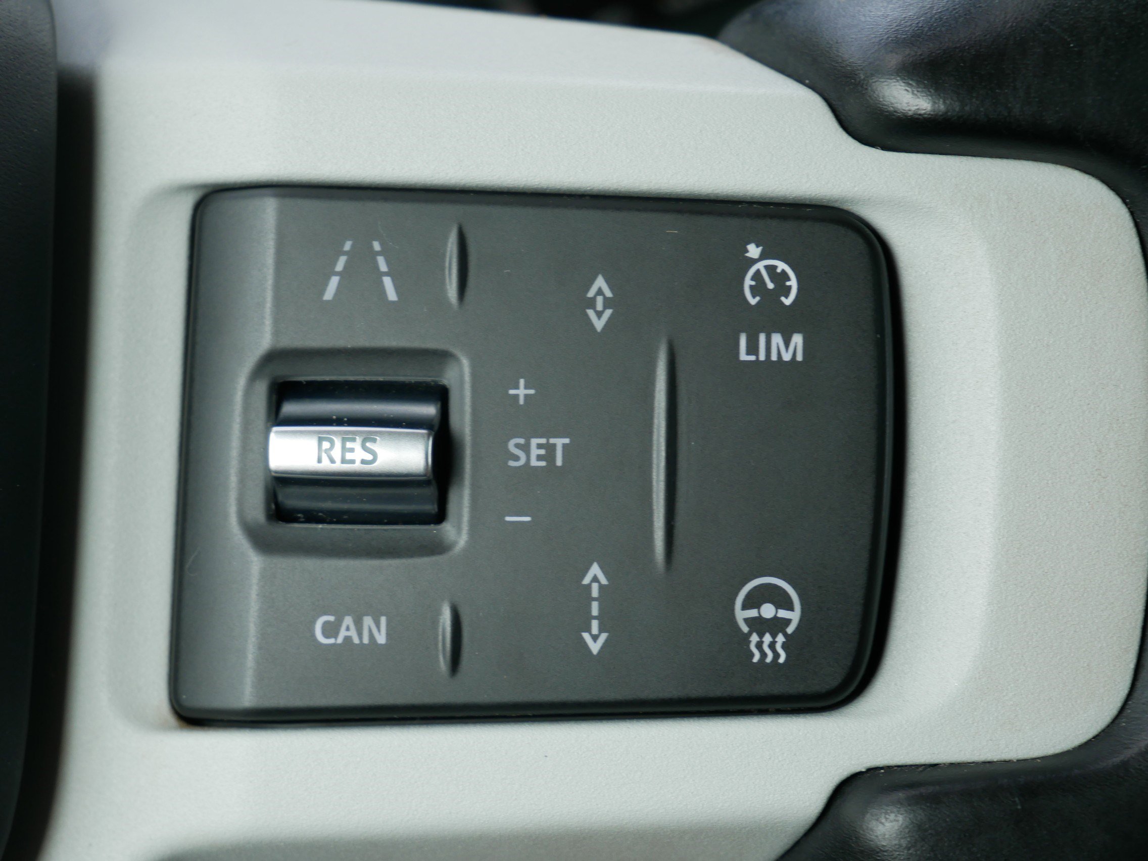 2020 Land Rover Defender HSE photo 20
