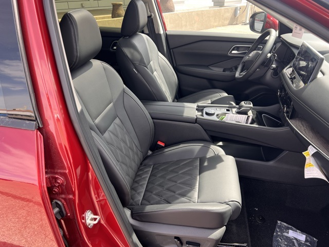 2025 Nissan Rogue Platinum photo 21