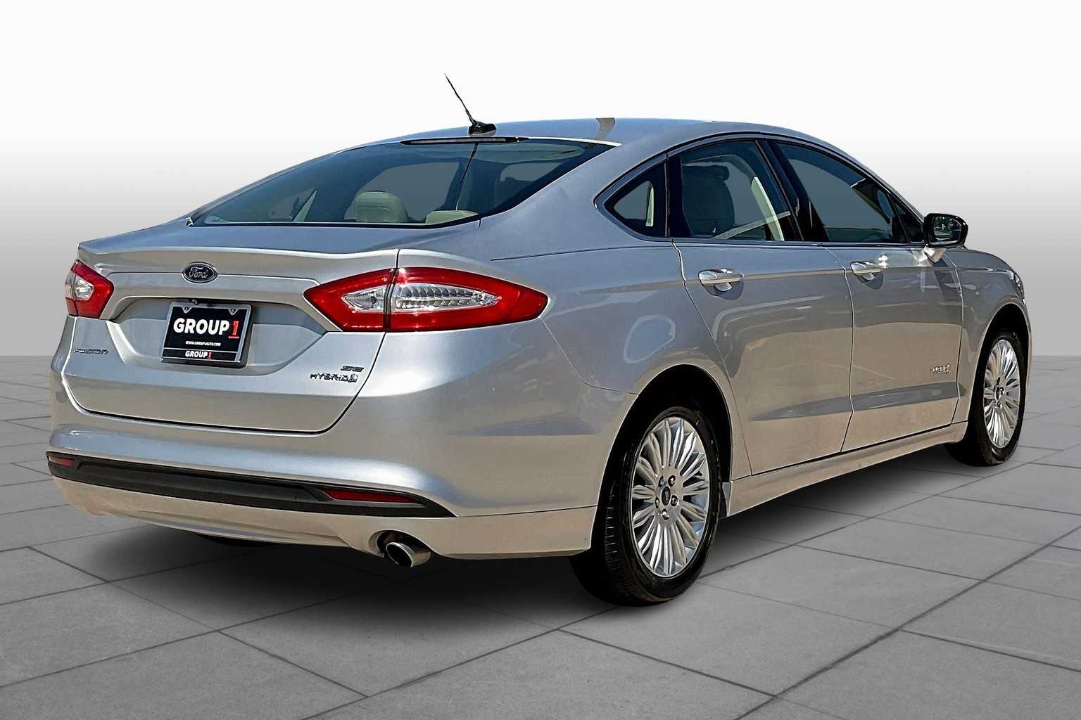 2014 Ford Fusion SE Hybrid photo 12