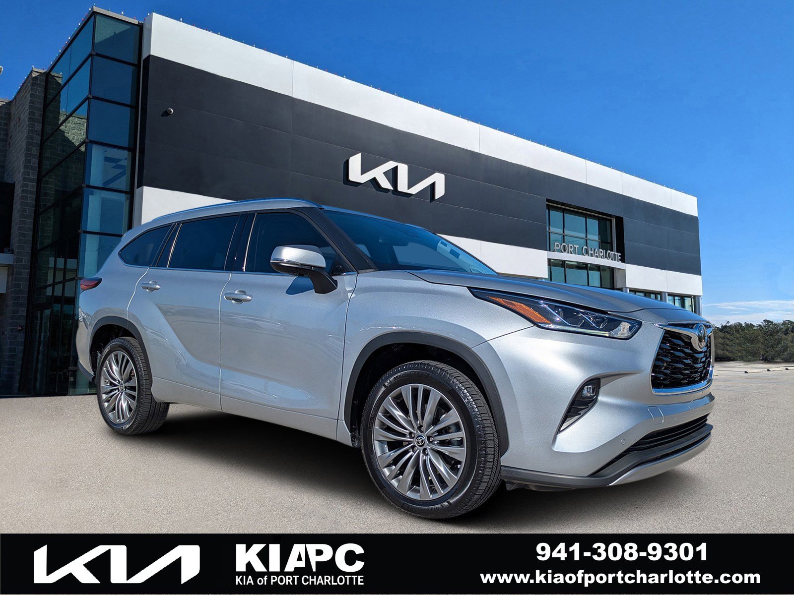 2021 Toyota Highlander Platinum's photo
