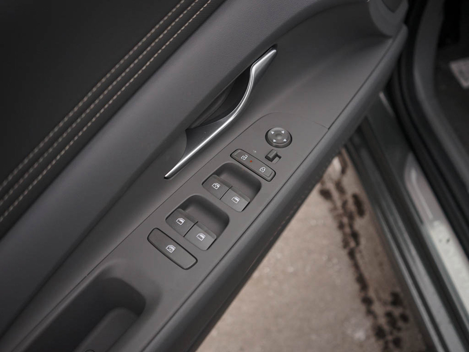 2025 Hyundai Elantra SEL Convenience photo 16