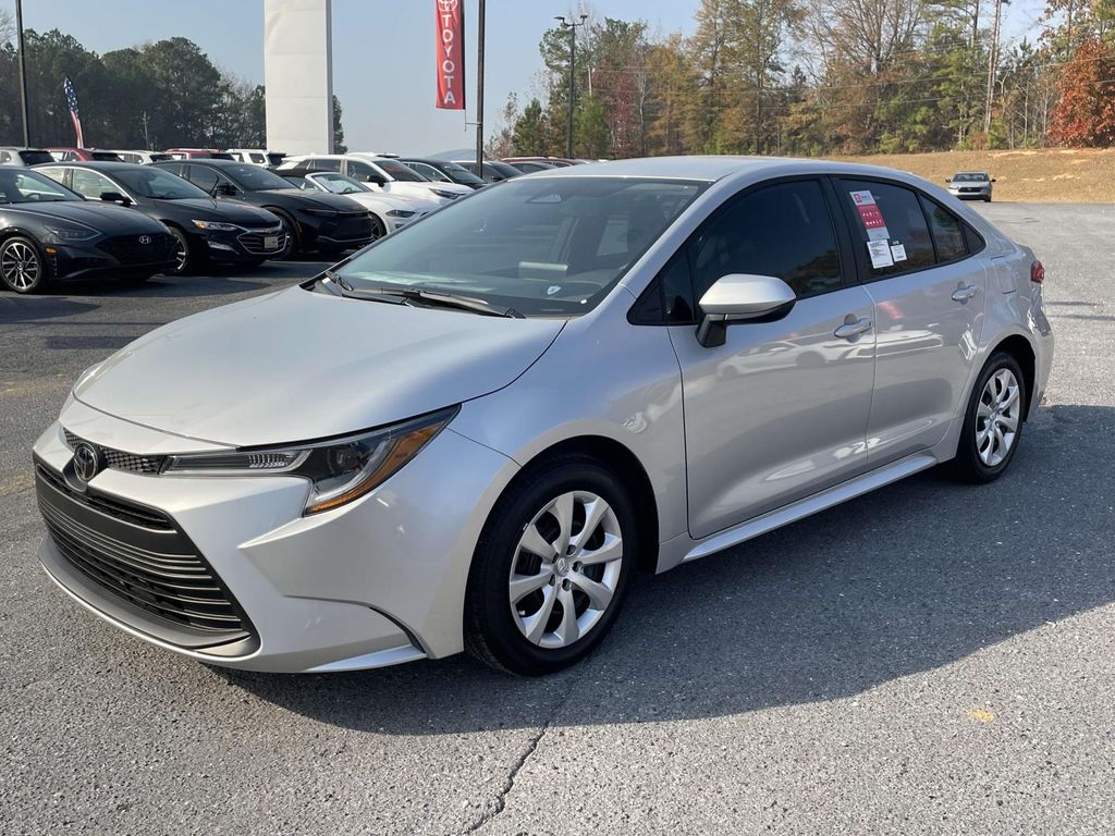 2025 Toyota Corolla LE photo 4