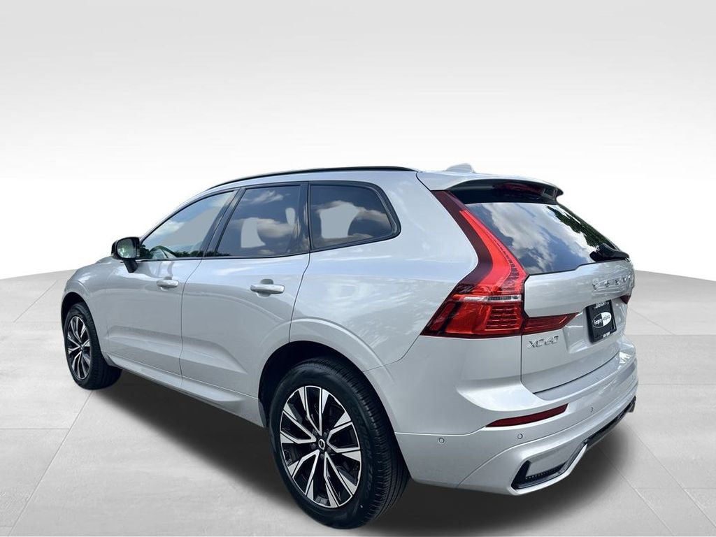 2025 Volvo XC60 B5 Plus photo 6