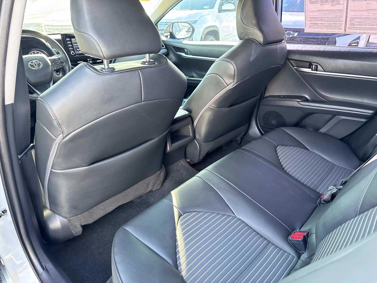 2022 Toyota Camry SE photo 10