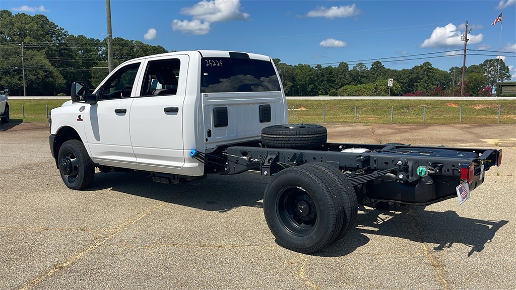 2025 Ram 3500 Tradesman photo 4