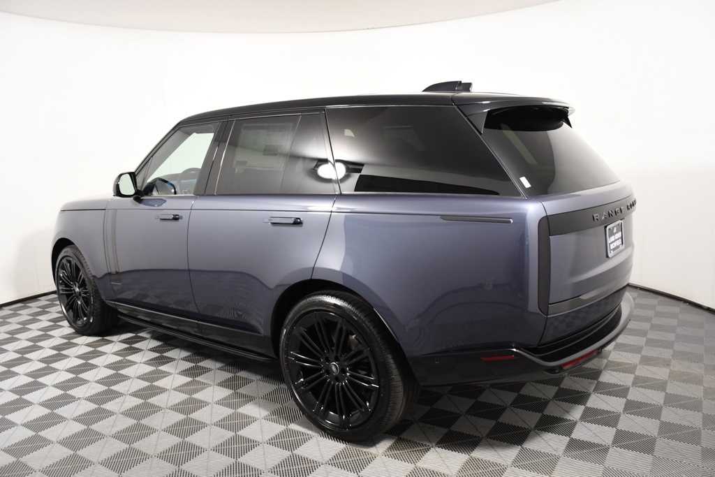 2025 Land Rover Range Rover SE photo 3