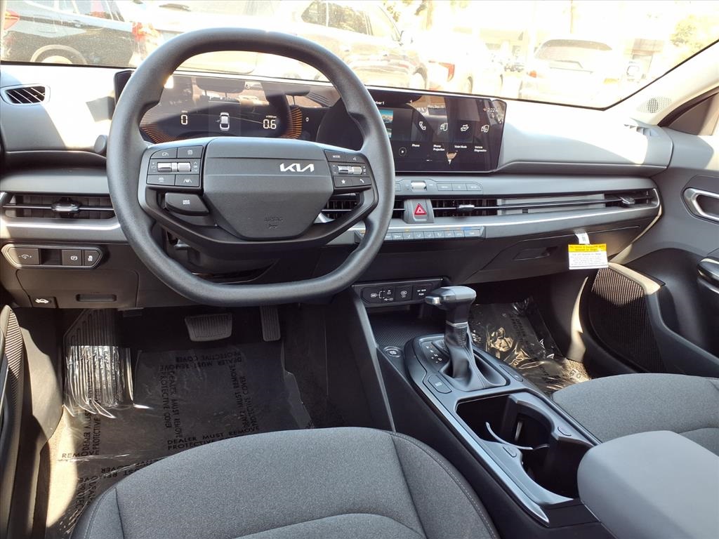 2025 Kia K4 LXS photo 13