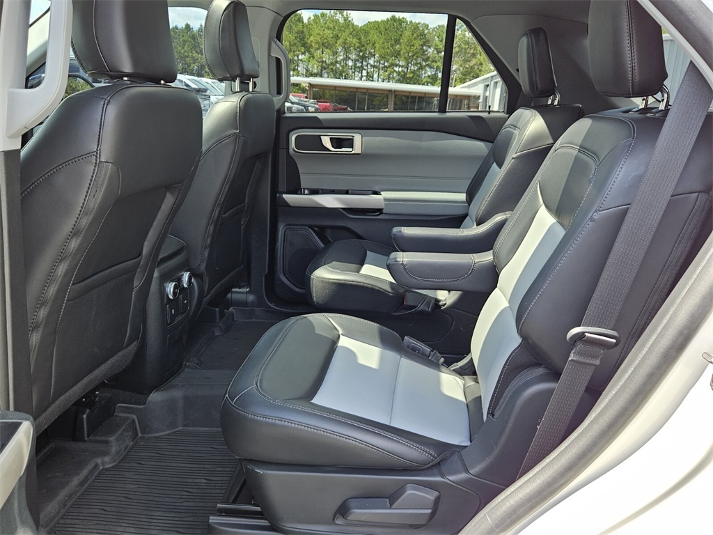 2023 Ford Explorer XLT photo 6