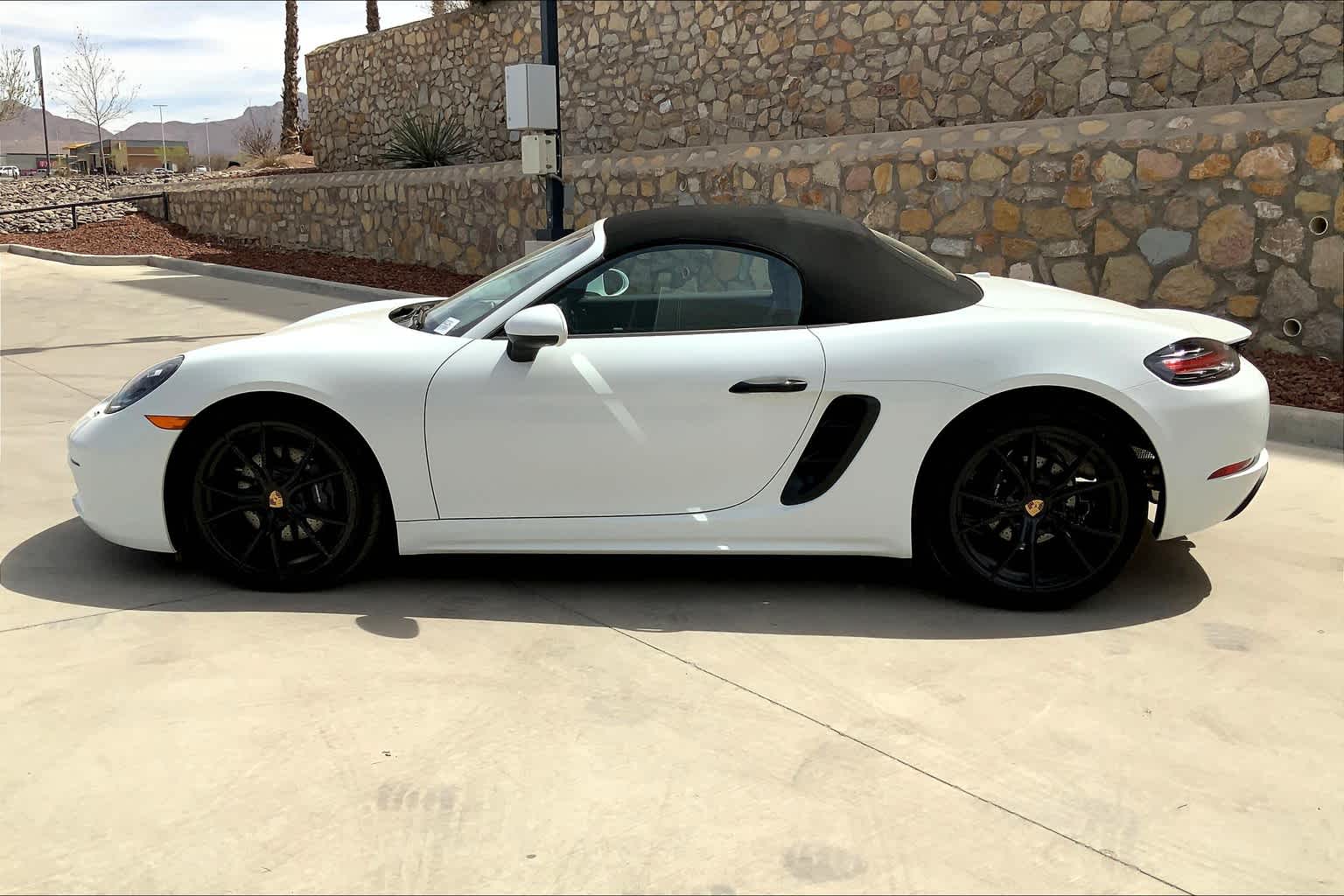 PORSCHE ANIMATED POWERPOINT PRESENTATION!! by Aventra