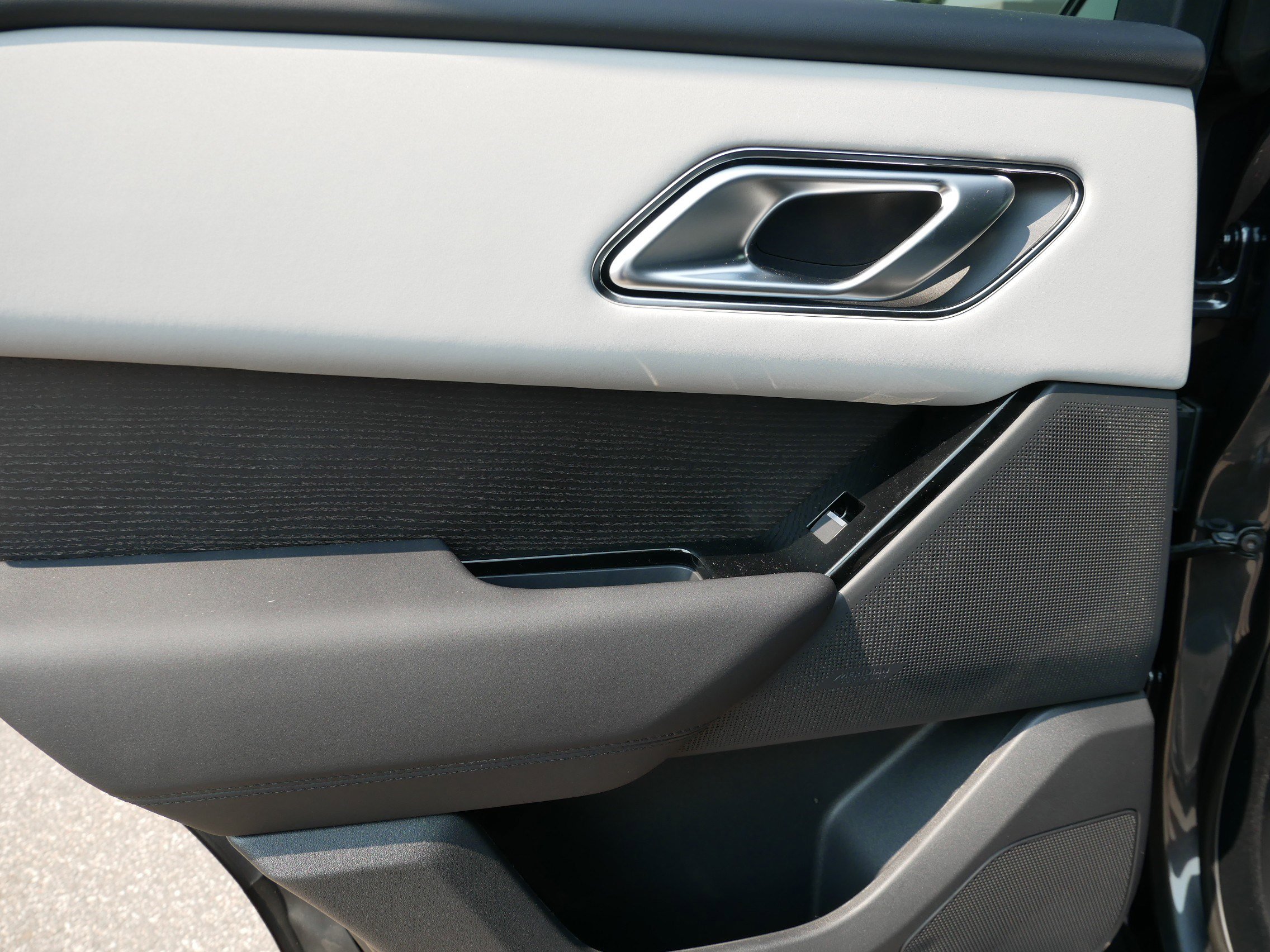 2026 Land Rover Range Rover Velar S photo 15