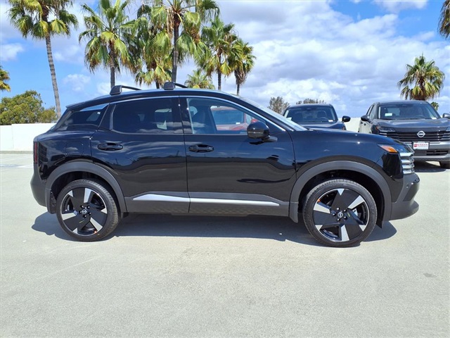 2026 Nissan Kicks SR photo 3