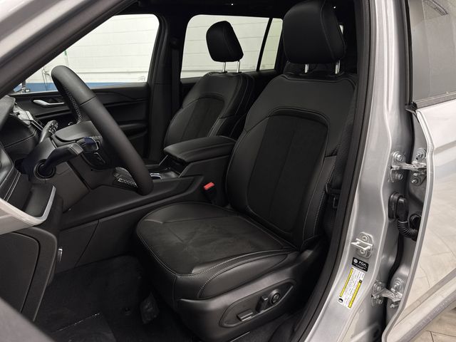 2025 Jeep Grand Cherokee Altitude X photo 3