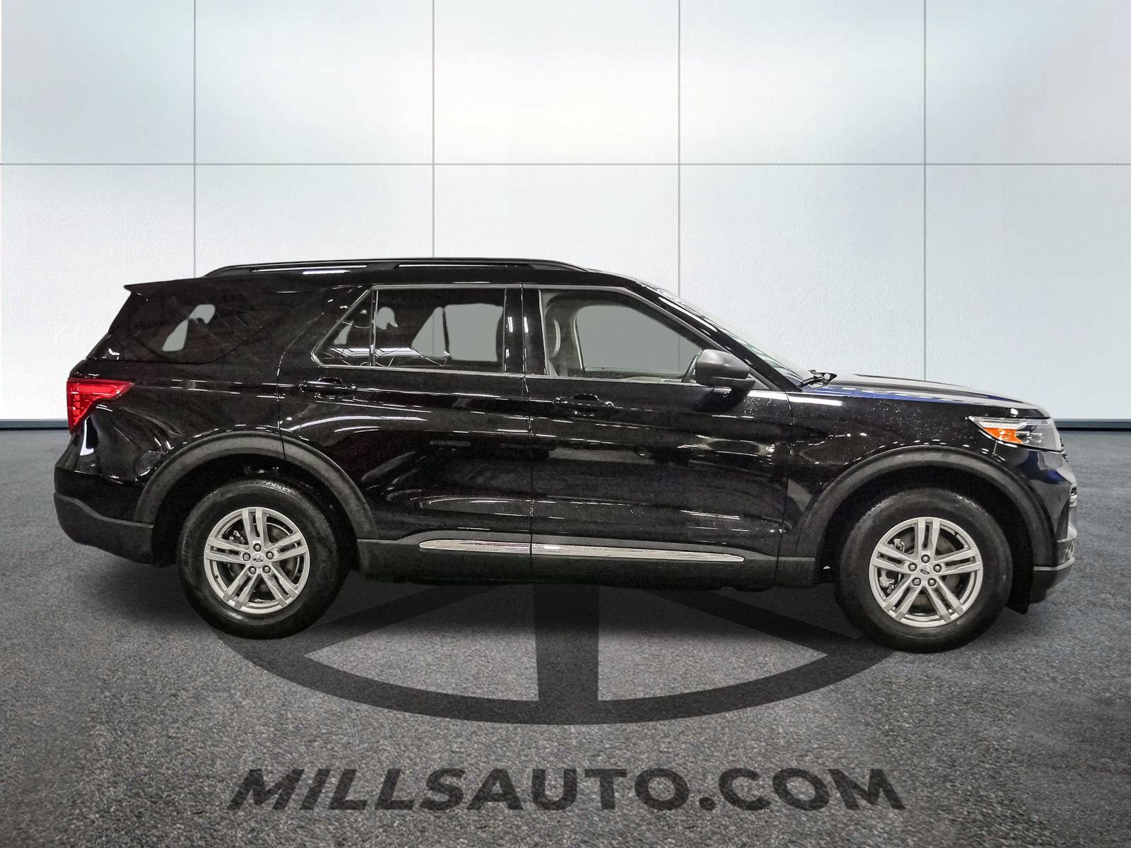 2023 Ford Explorer XLT photo 9