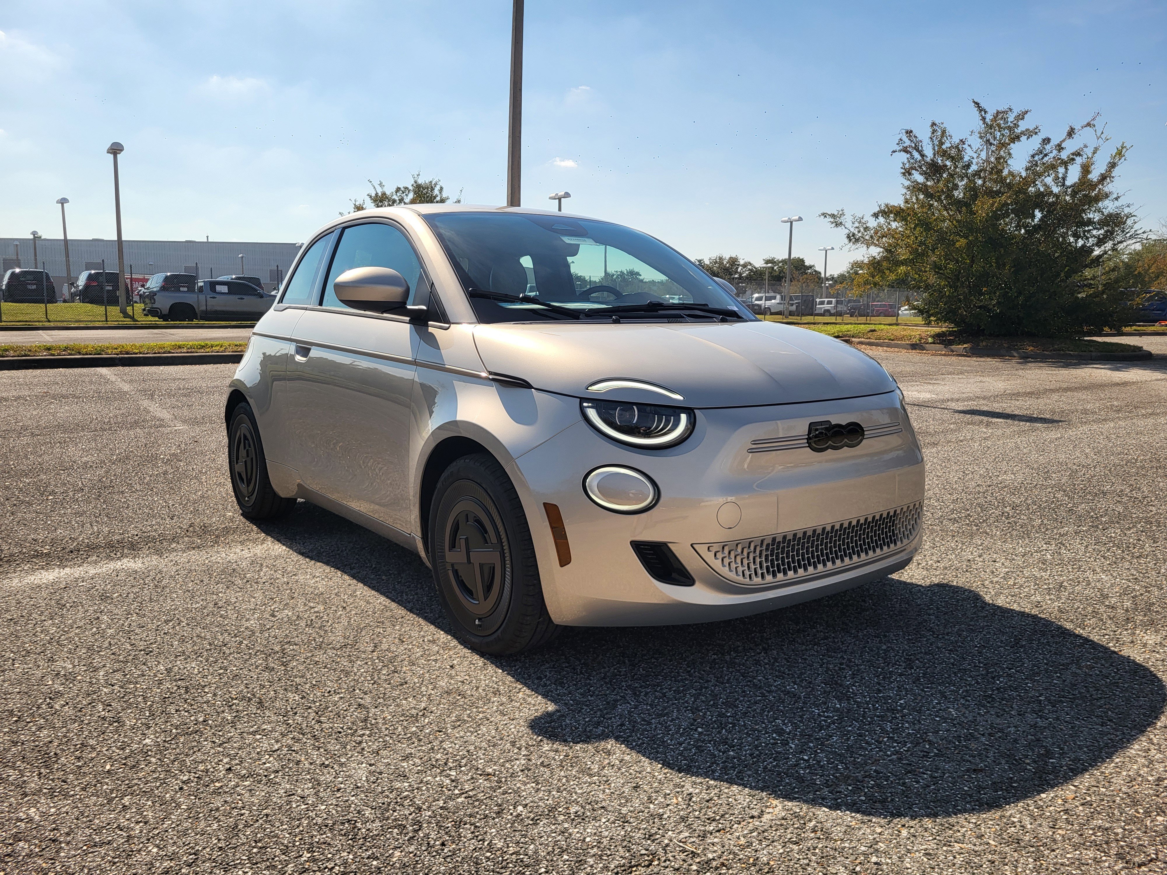 2025 FIAT 500e Base's photo
