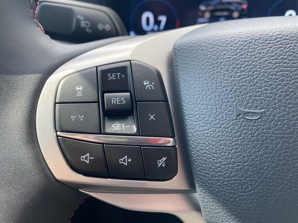 2025 Ford Explorer photo 15