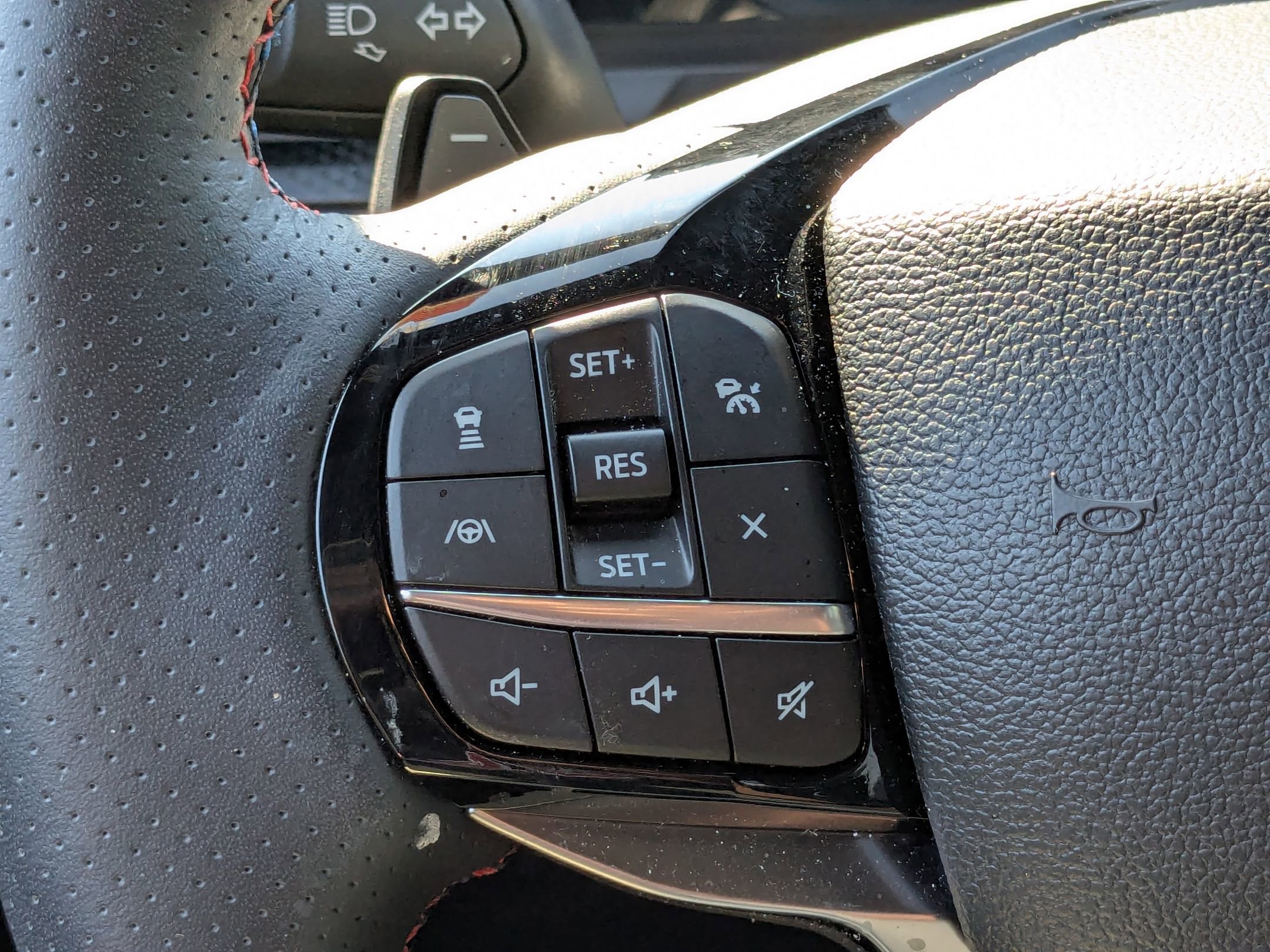 2024 Ford Explorer ST photo 19