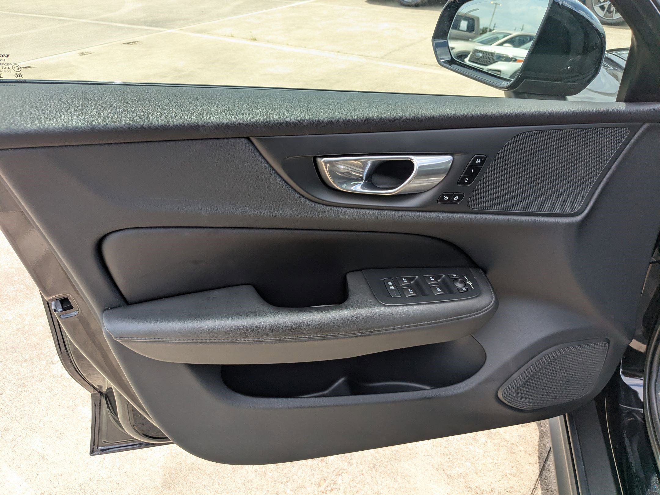2023 Volvo V60 Cross Country B5 Plus photo 11