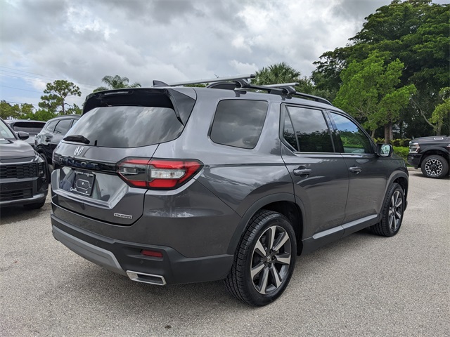 2023 Honda Pilot Touring photo 3