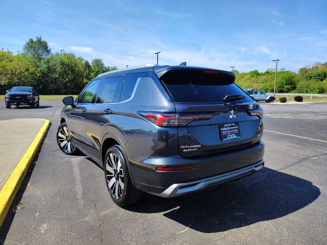2025 Mitsubishi Outlander SEL photo 3