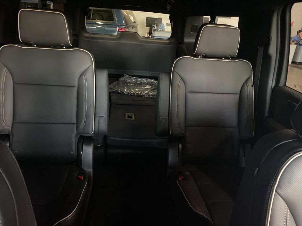 2025 Chevrolet Suburban Premier photo 7