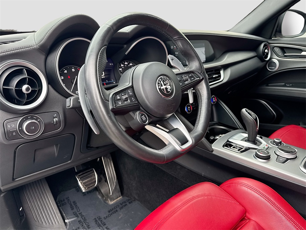 2022 Alfa Romeo Stelvio Ti Sport photo 9