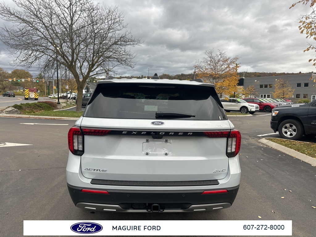 2026 Ford Explorer photo 4