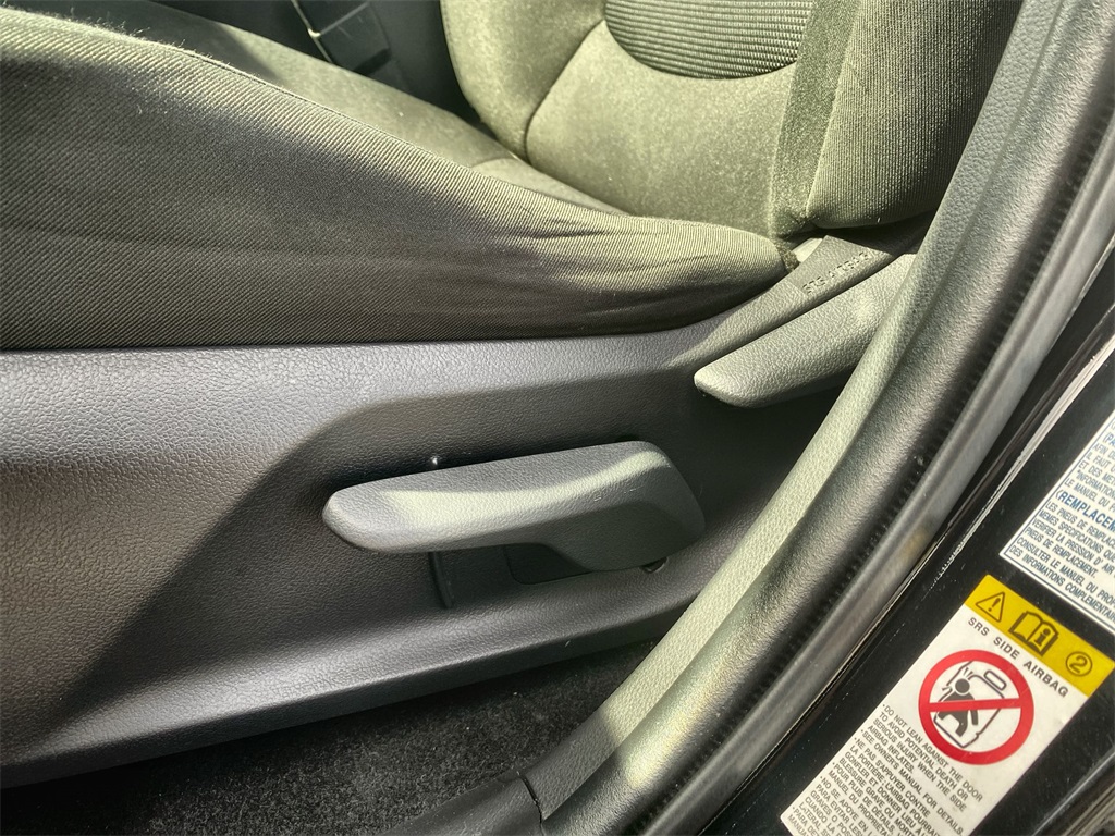 2019 Toyota RAV4 LE photo 12