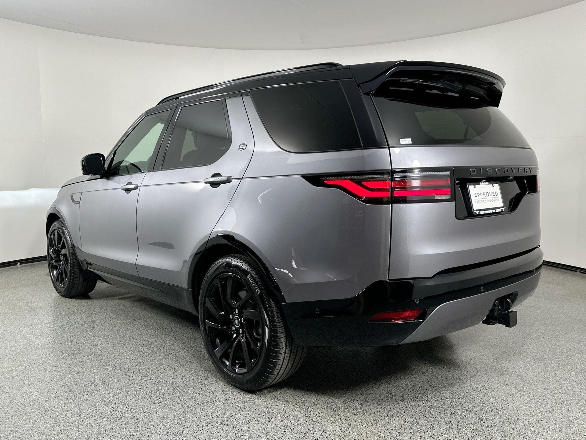 2025 Land Rover Discovery SE photo 3