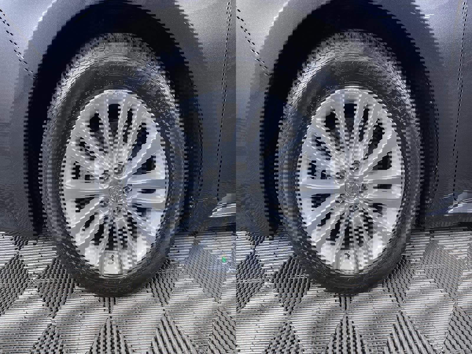 2014 Toyota Avalon Hybrid Limited photo 24