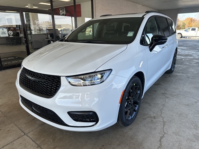 2026 Chrysler Pacifica Limited photo 2