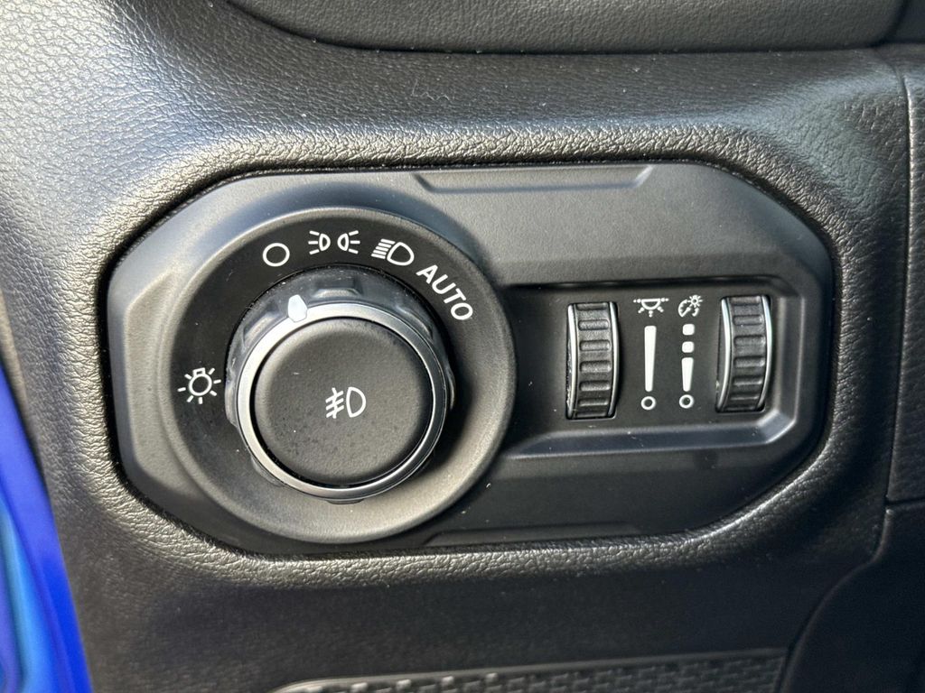2018 Jeep Wrangler Unlimited Sahara photo 32