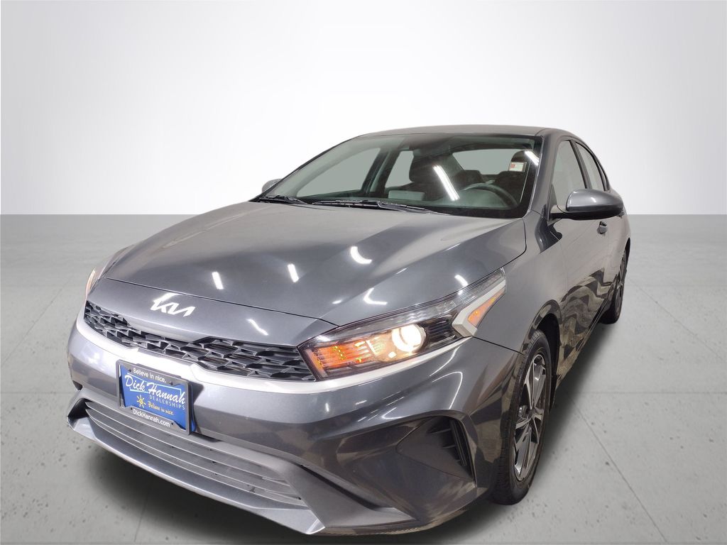 2023 Kia Forte LXS photo 2