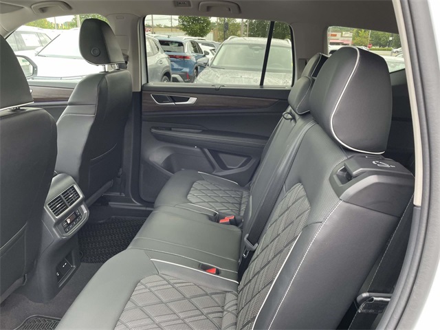 2024 Volkswagen Atlas SEL Premium R-Line photo 15
