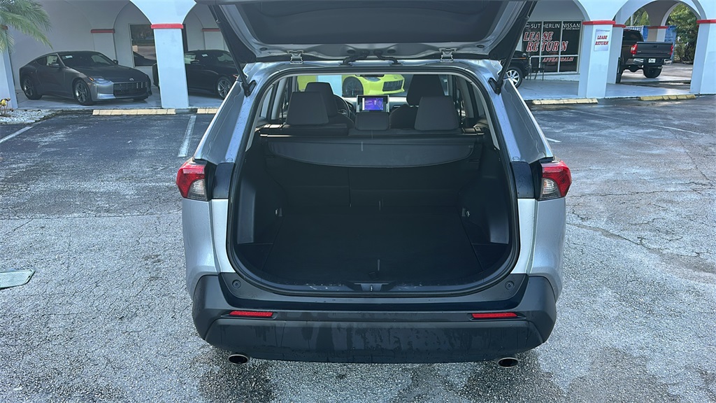 2023 Toyota RAV4 XLE photo 25