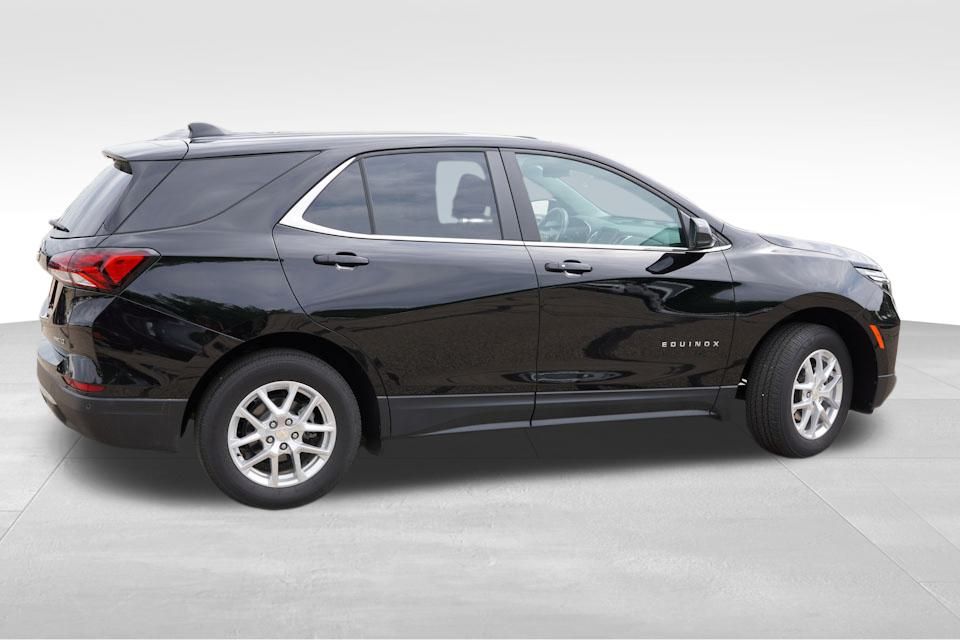 2022 Chevrolet Equinox LT photo 3