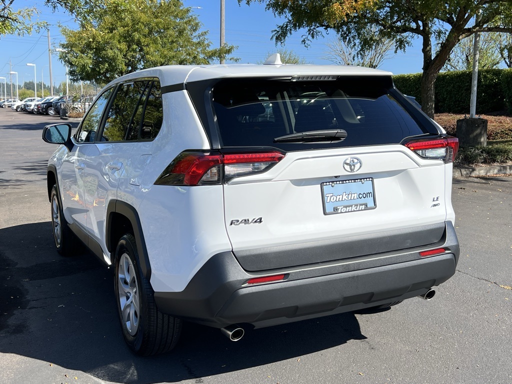 2024 Toyota RAV4 LE photo 3